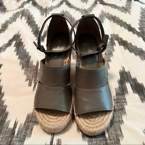 Treasure and Bond Wedge - Grey